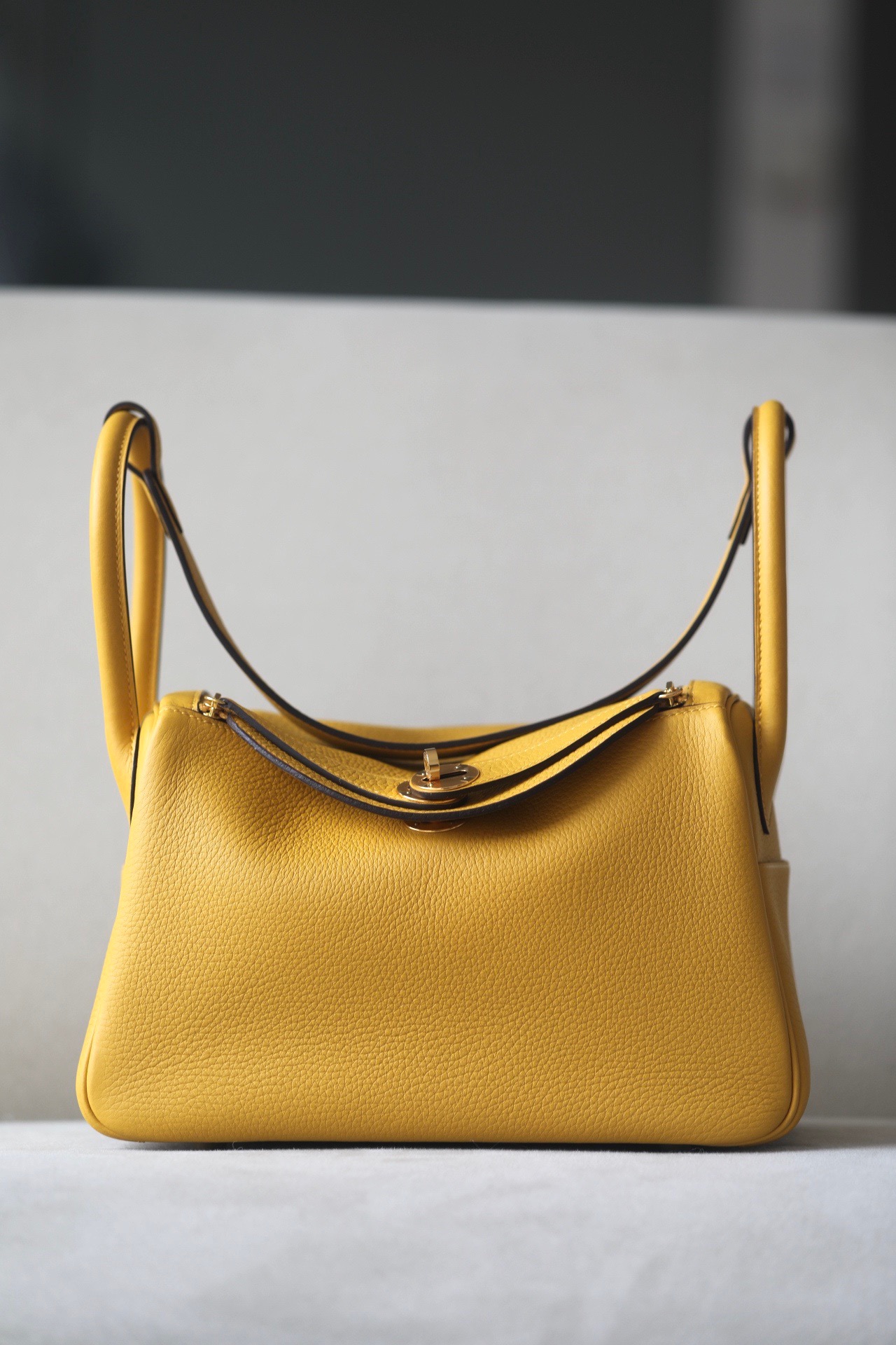 Hermes Lindy #9O Jaune de naples 19-26cm Togo