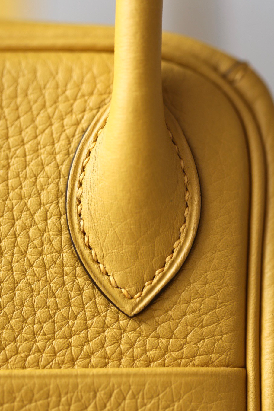 Hermes Lindy #9O Jaune de naples 19-26cm Togo