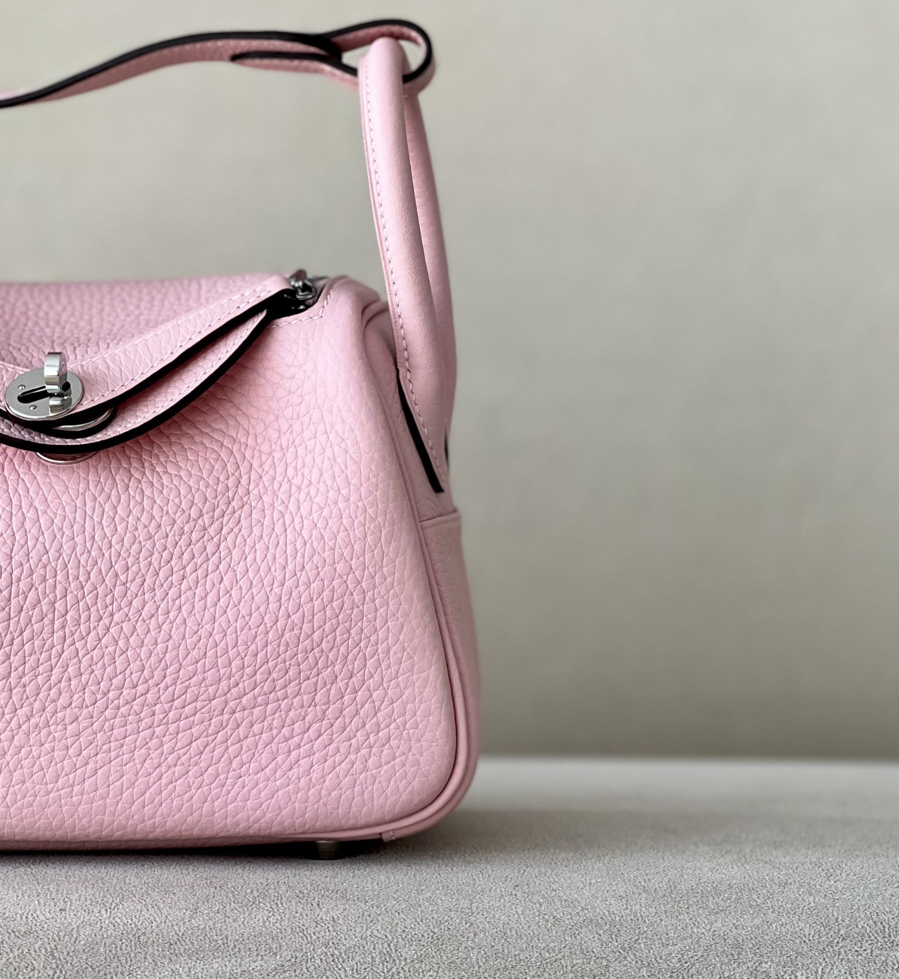 Hermes Lindy #3Q Rose Sakura 19-26cm Togo