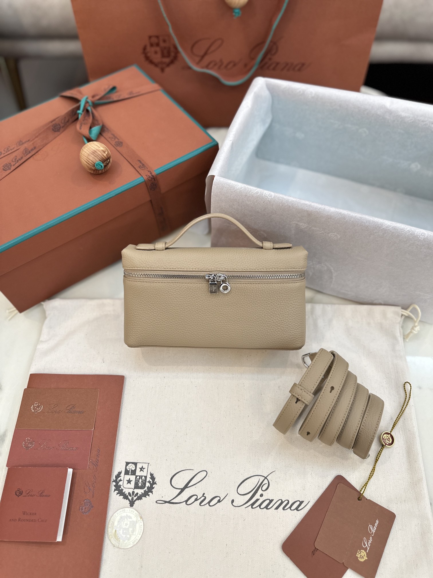 Loro Piana Extra pocket 19 cowhide