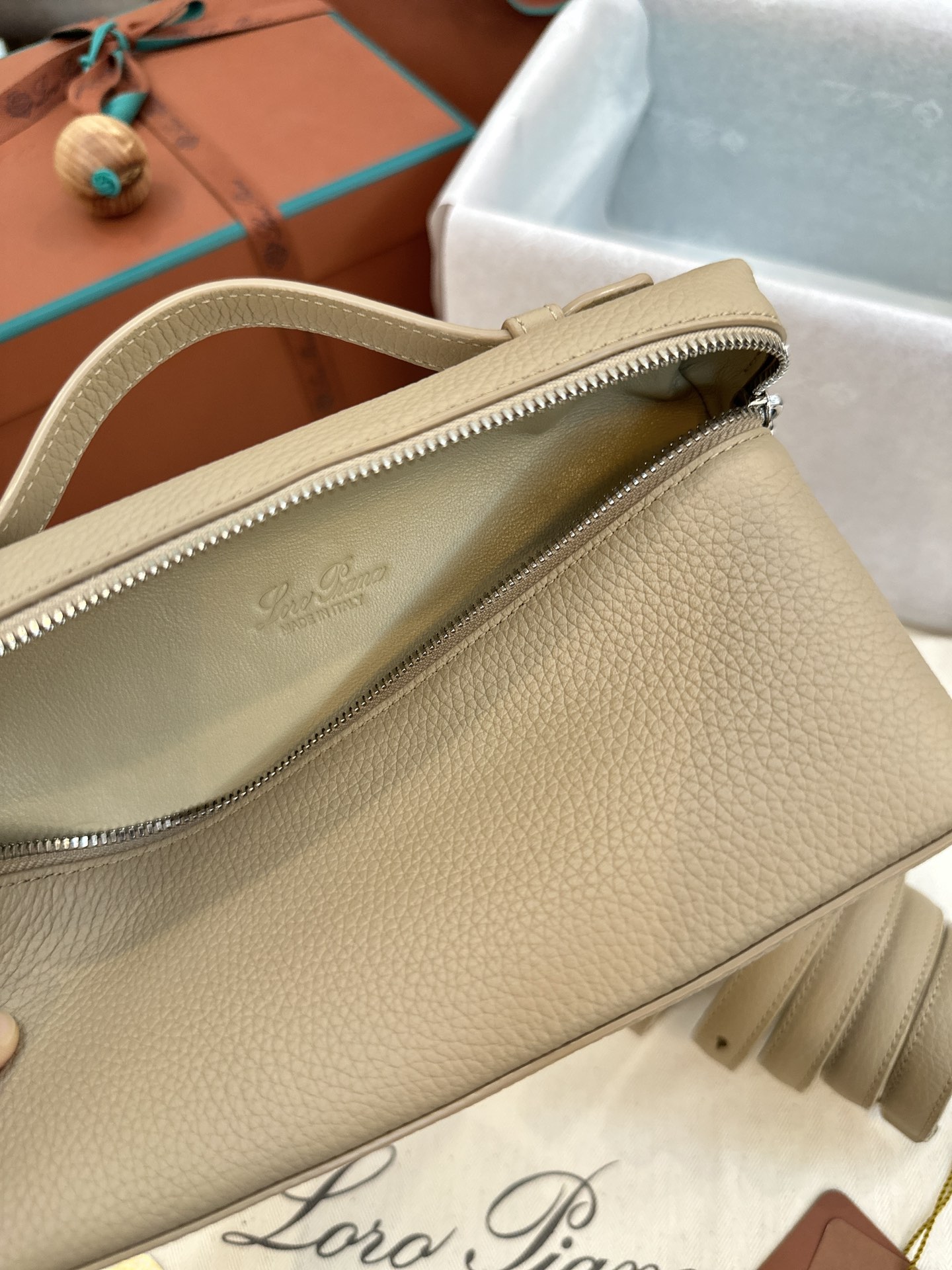 Loro Piana Extra pocket 19 cowhide